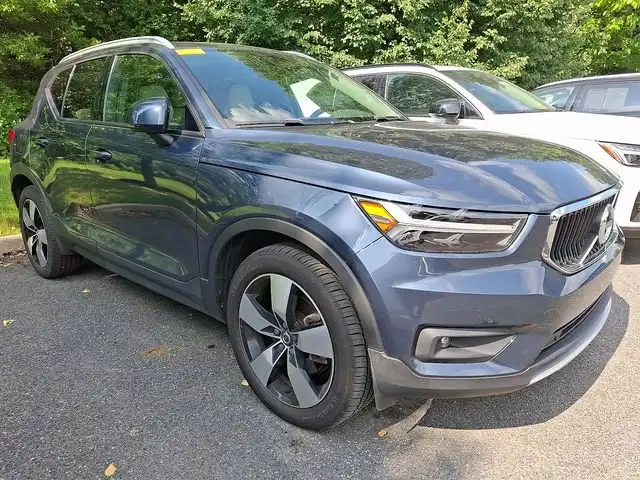 2021 Volvo XC40 T5 Momentum AWD's photo