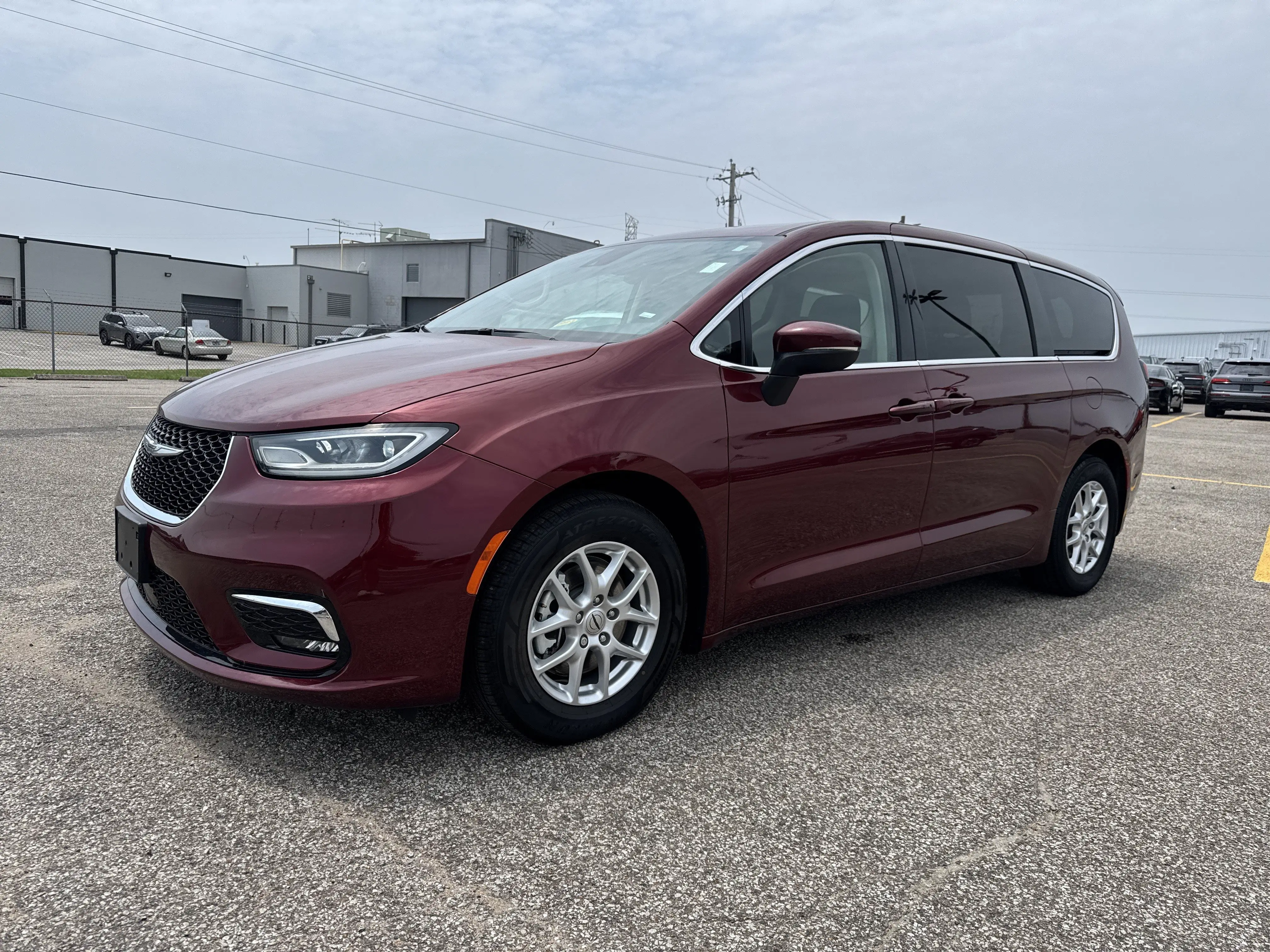 2023 Chrysler Pacifica Touring L photo 1