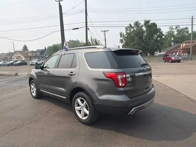 2017 Ford Explorer XLT 4WD photo 5