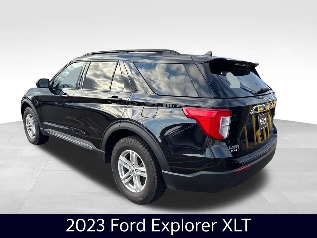 2023 Ford Explorer XLT 4WD photo 3