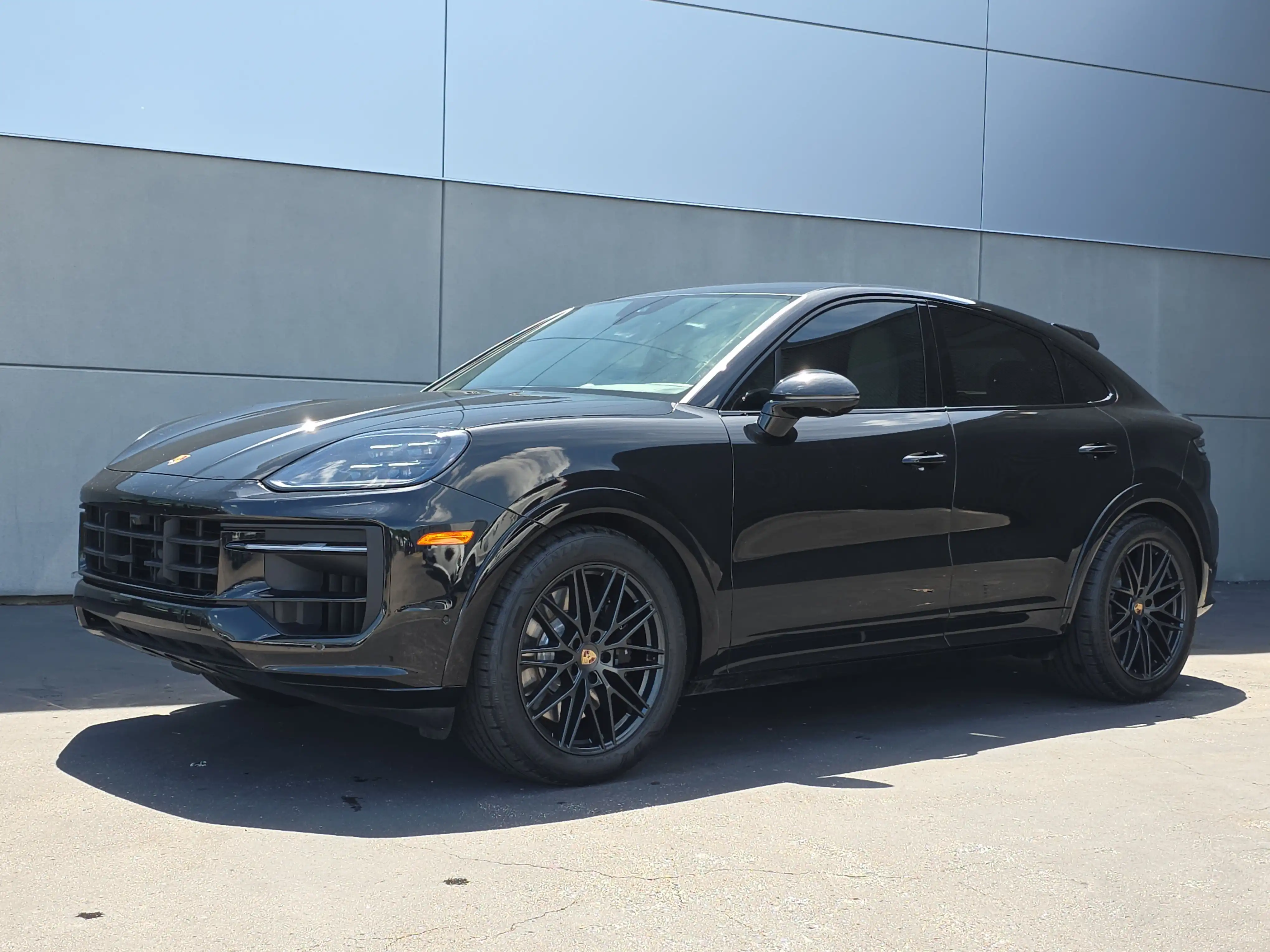 2025 Porsche Cayenne GTS's photo