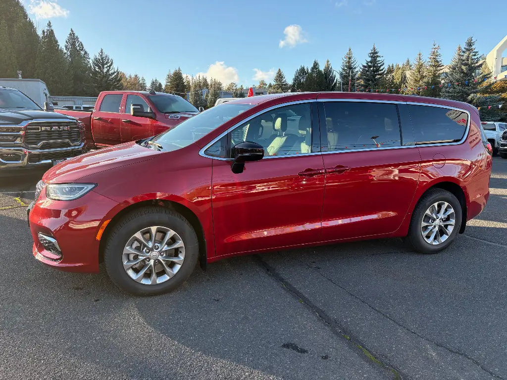 2026 Chrysler Pacifica Select AWD photo 3