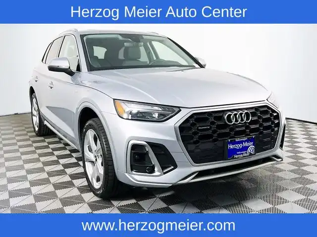 2022 Audi Q5 45 Premium Plus's photo