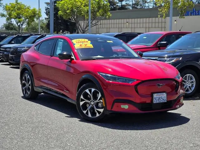 2023 Ford Mustang-Mach-e Premium photo 3