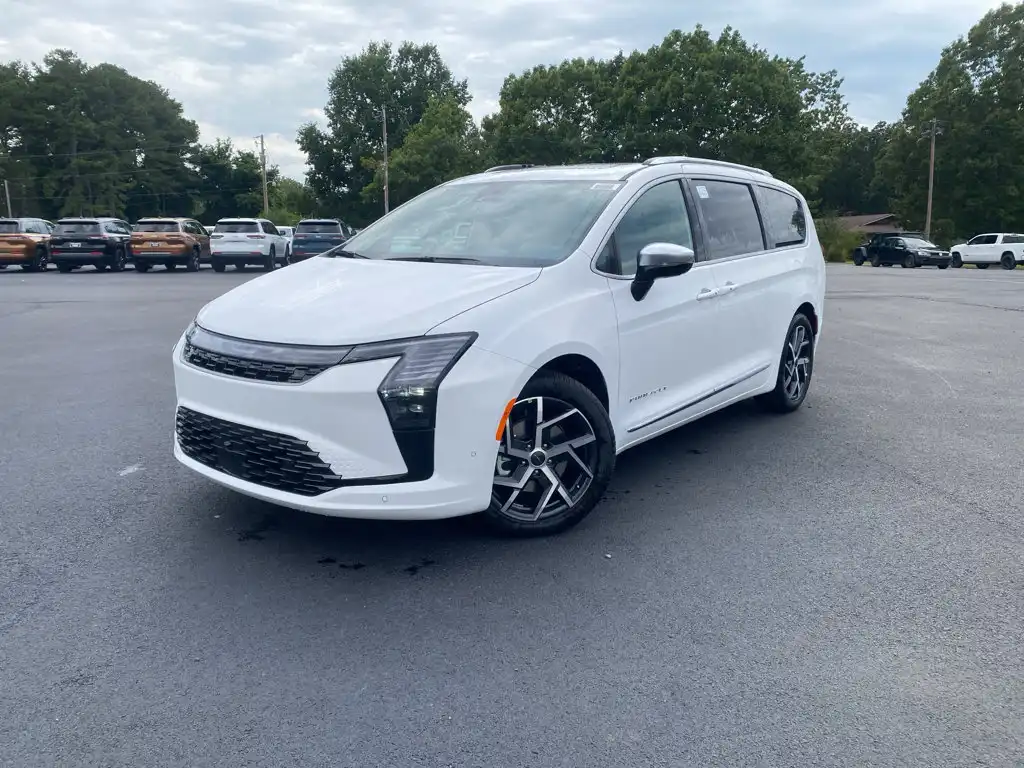 2027 Chrysler Pacifica Pinnacle's photo