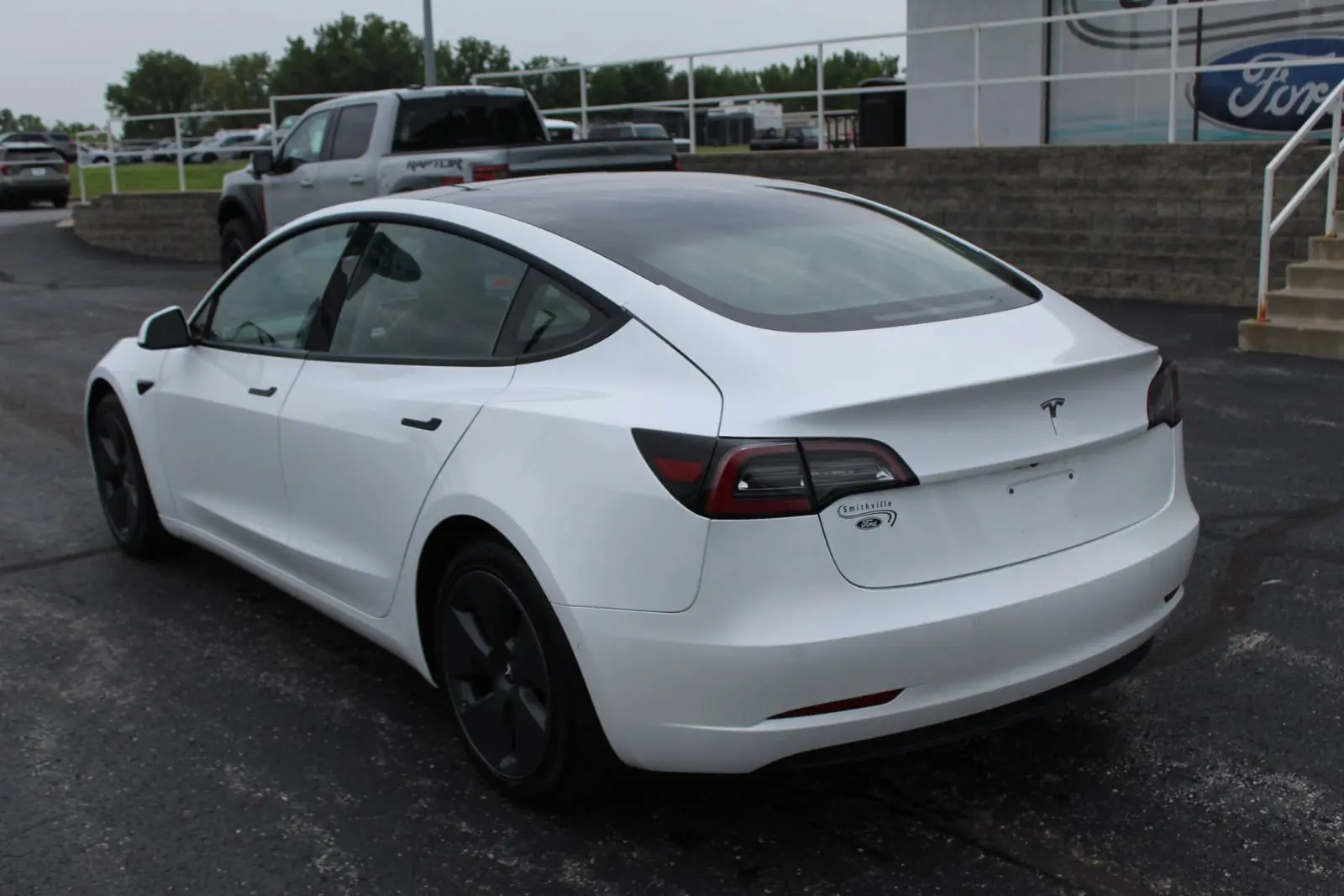 2021 Tesla Model 3 Standard Range Plus photo 3