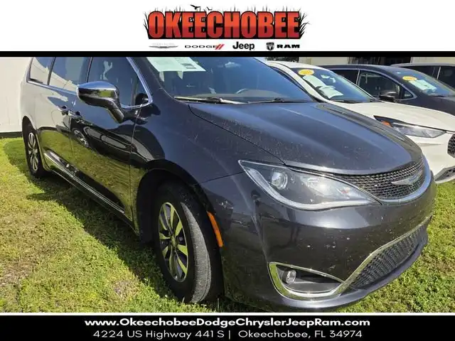 2020 Chrysler Pacifica Hybrid Limited's photo