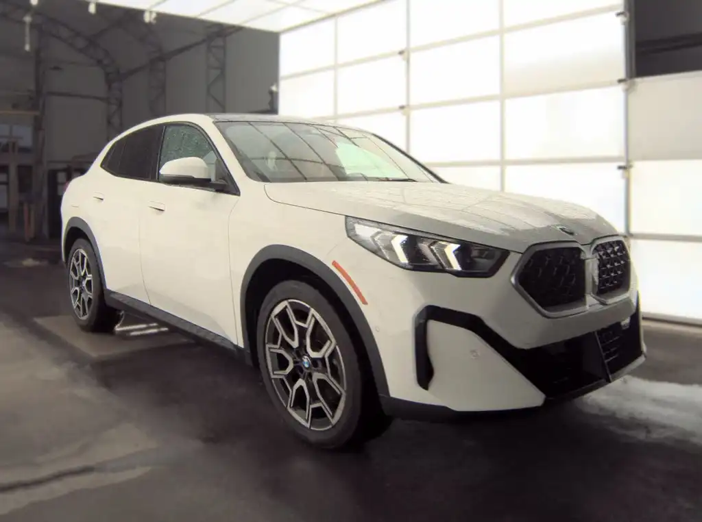 2025 BMW X2 xDrive28i's photo