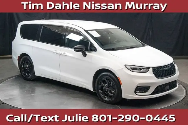 2024 Chrysler Pacifica Hybrid Select S-Appearance PHEV photo 3