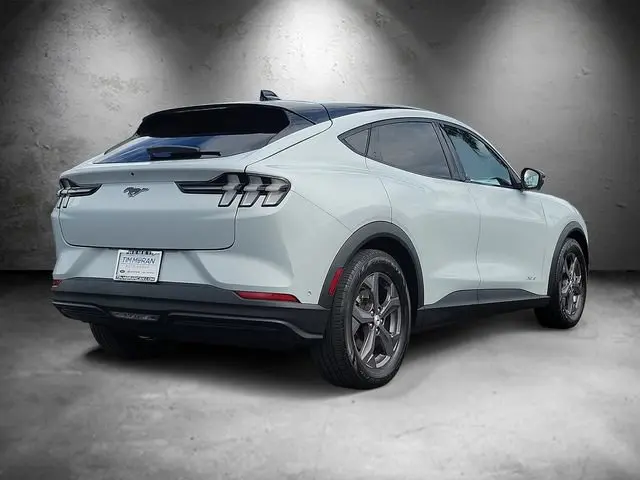 2023 Ford Mustang-Mach-e Select photo 3