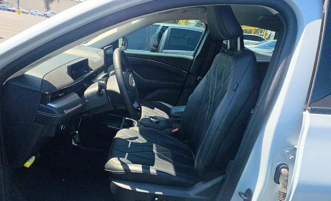 2023 Ford Mustang-Mach-e Select photo 5