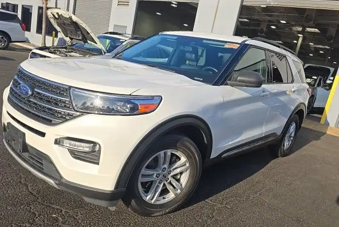 2023 Ford Explorer XLT RWD's photo