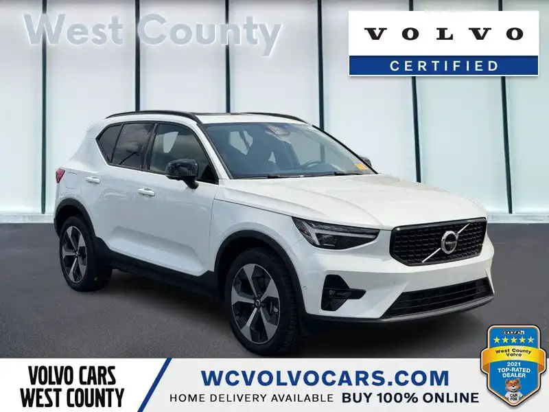 2026 Volvo XC40 B5 Plus Dark AWD's photo