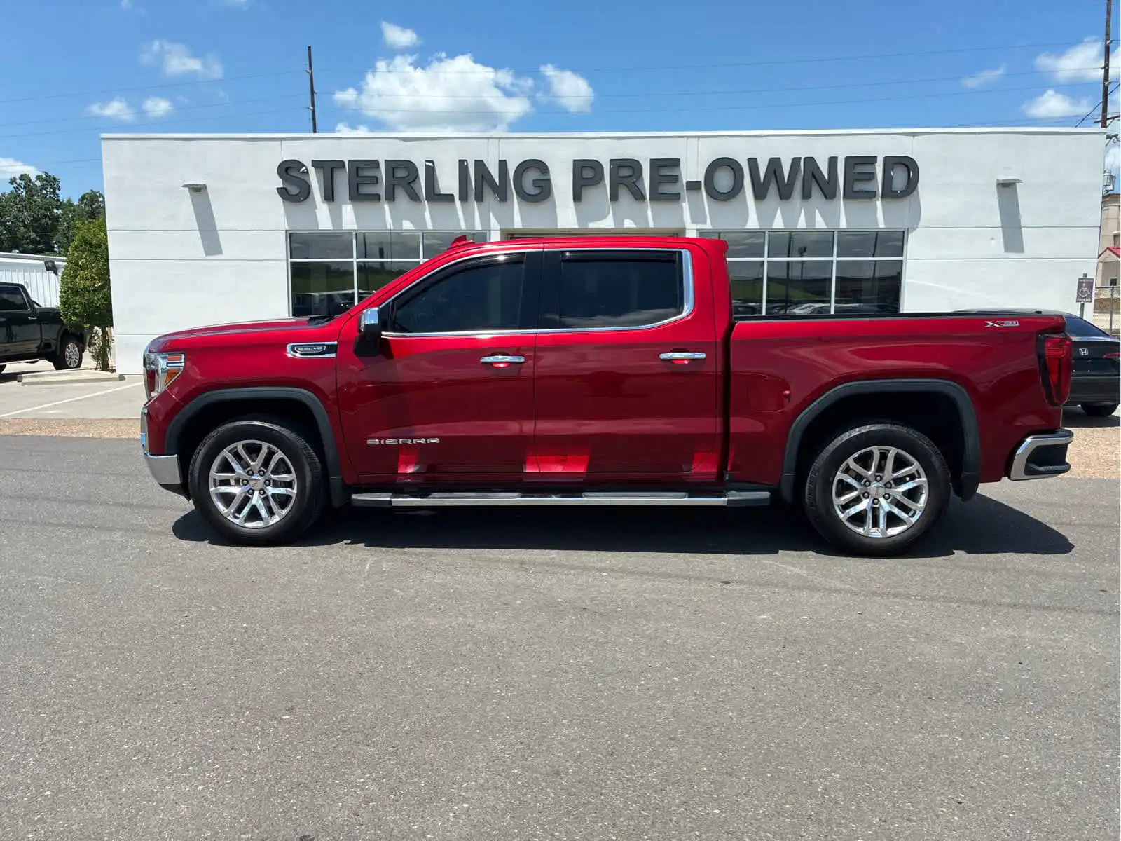 2022 GMC Sierra 4WD Crew Cab Short Box SLT's photo