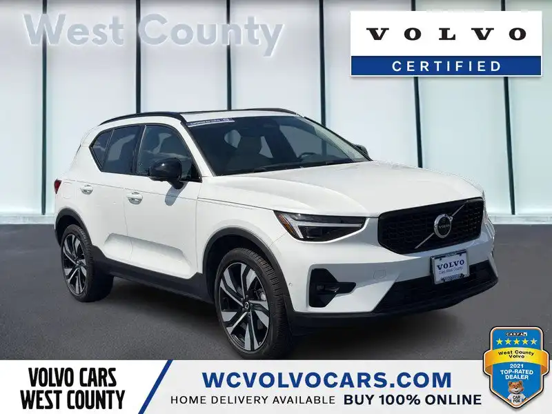 2023 Volvo XC40 B5 Ultimate Dark AWD's photo