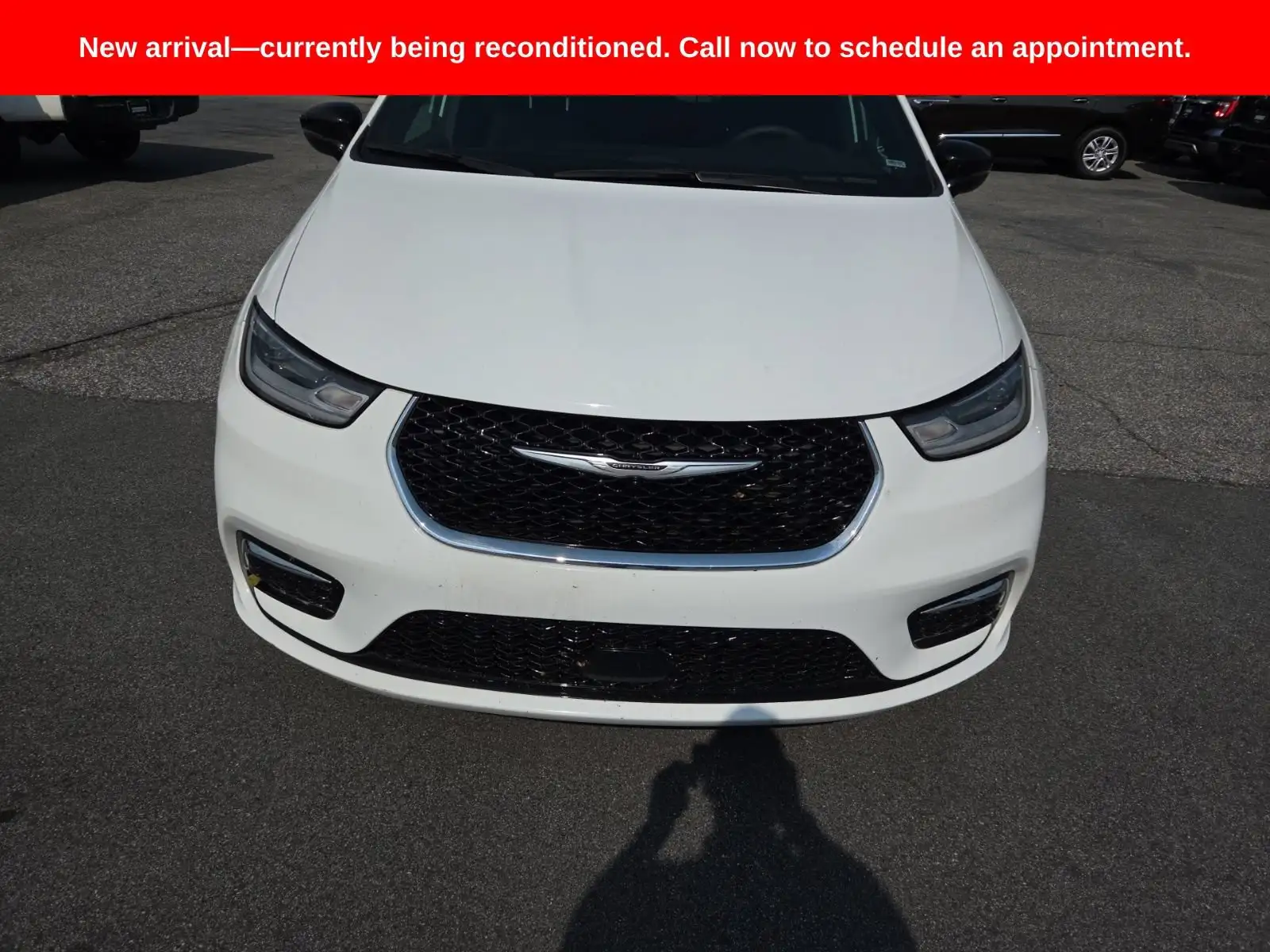 2025 Chrysler Pacifica Select's photo