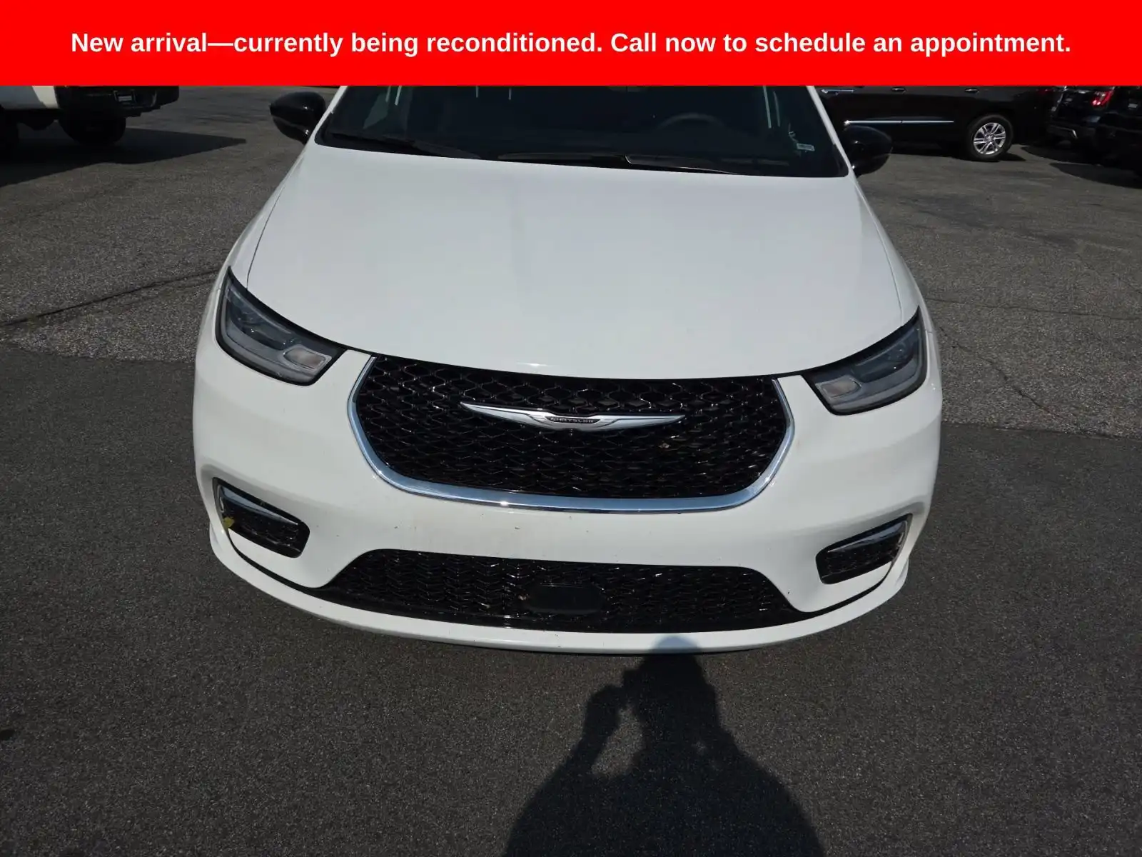 2025 Chrysler Pacifica Select's photo