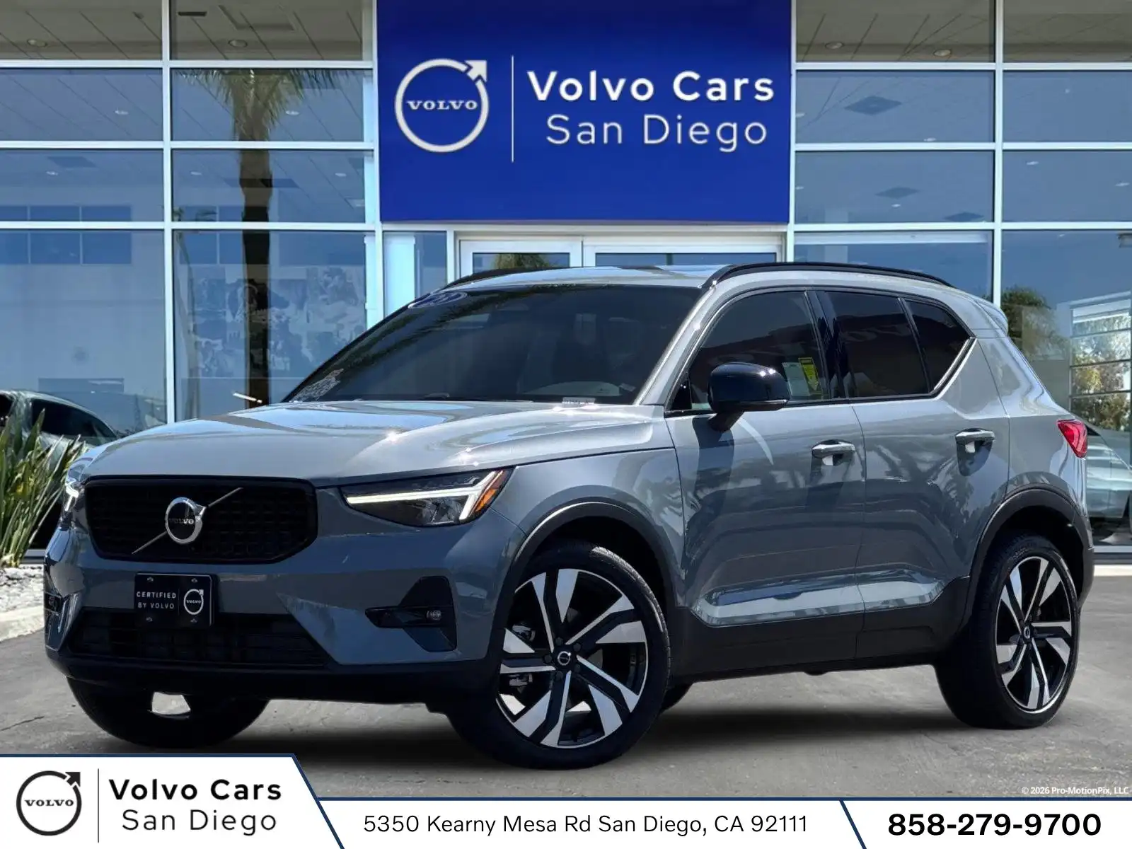 2023 Volvo XC40 B5 Plus Dark AWD's photo