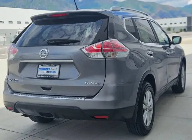 2016 Nissan Rogue SV AWD photo 5