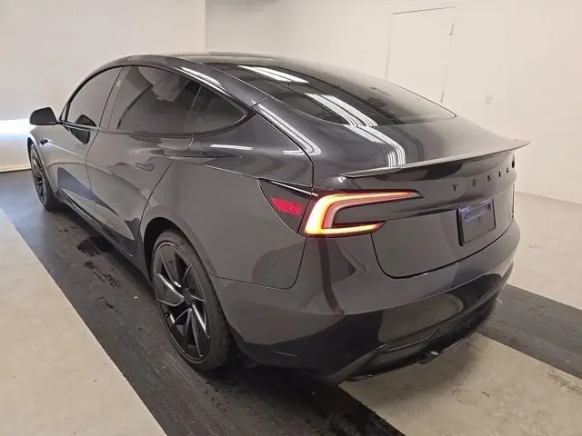 2024 Tesla Model 3 Performance photo 3