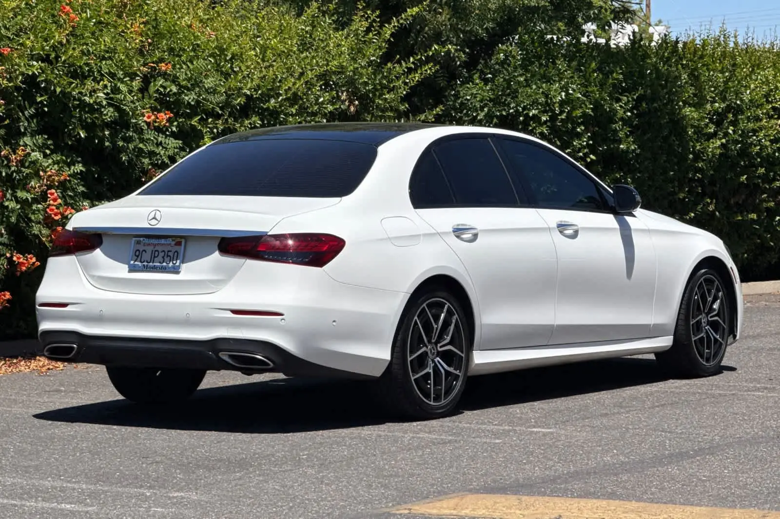 2022 Mercedes-Benz E-Class E350 photo 3