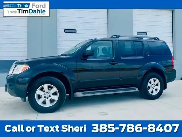 2010 Nissan Pathfinder SE 4x4's photo
