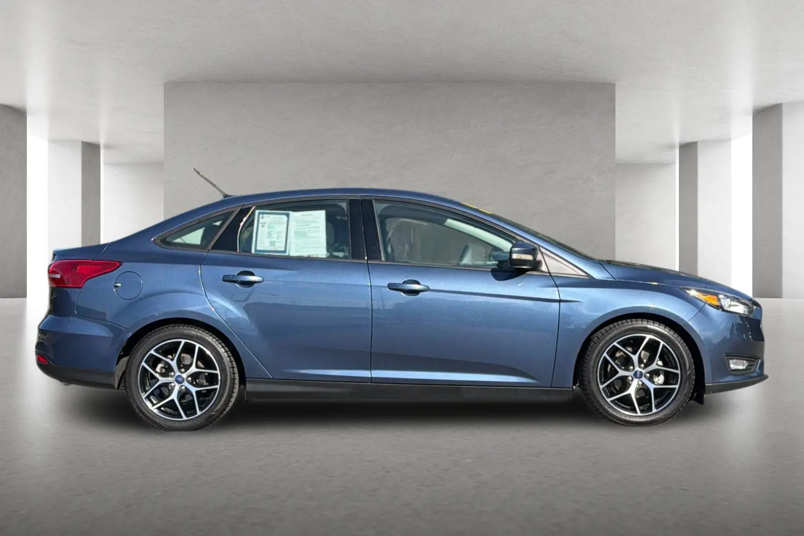 2018 Ford Focus Sedan SEL photo 3