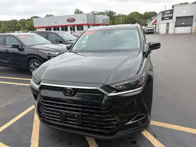 2026 Toyota Grand Highlander XLE AWD's photo