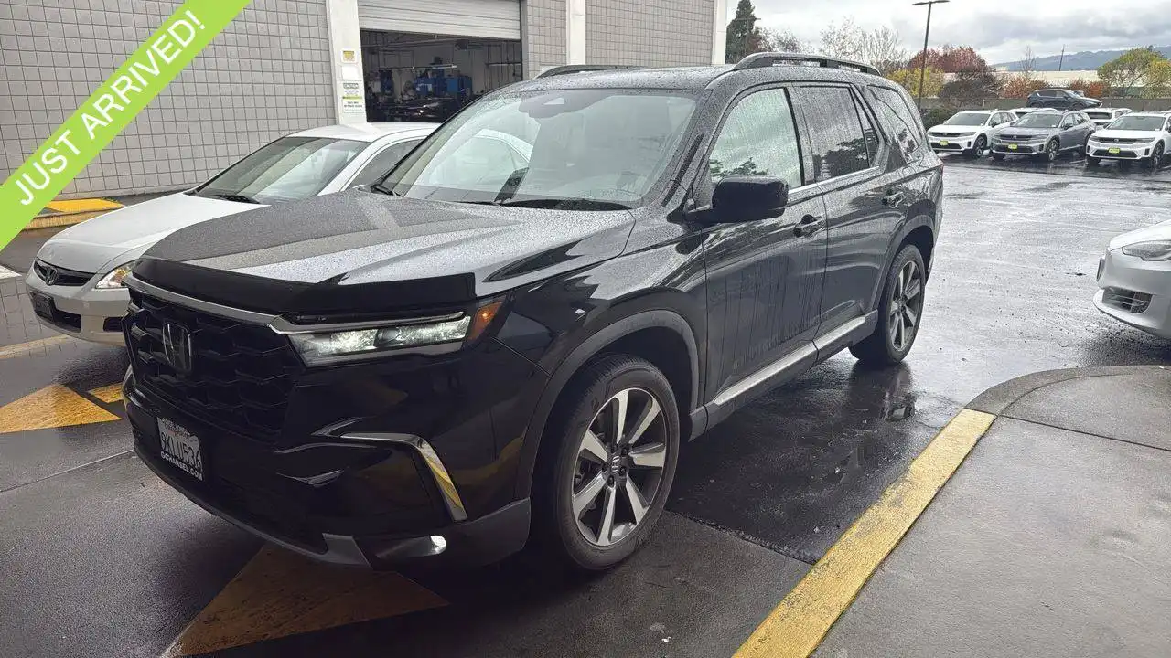 2023 Honda Pilot Touring AWD's photo