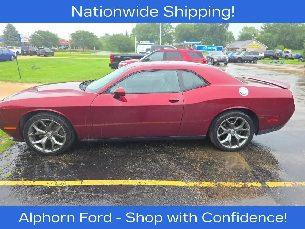 2017 Dodge Challenger SXT Plus photo 3