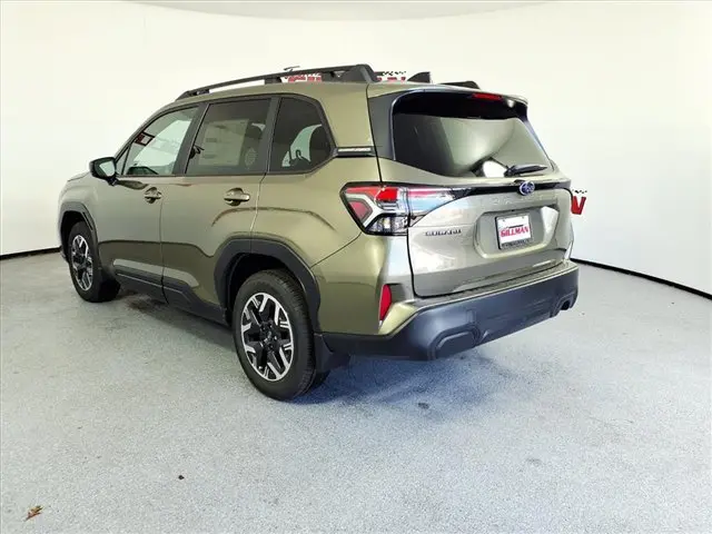 2026 Subaru Forester Premium photo 3