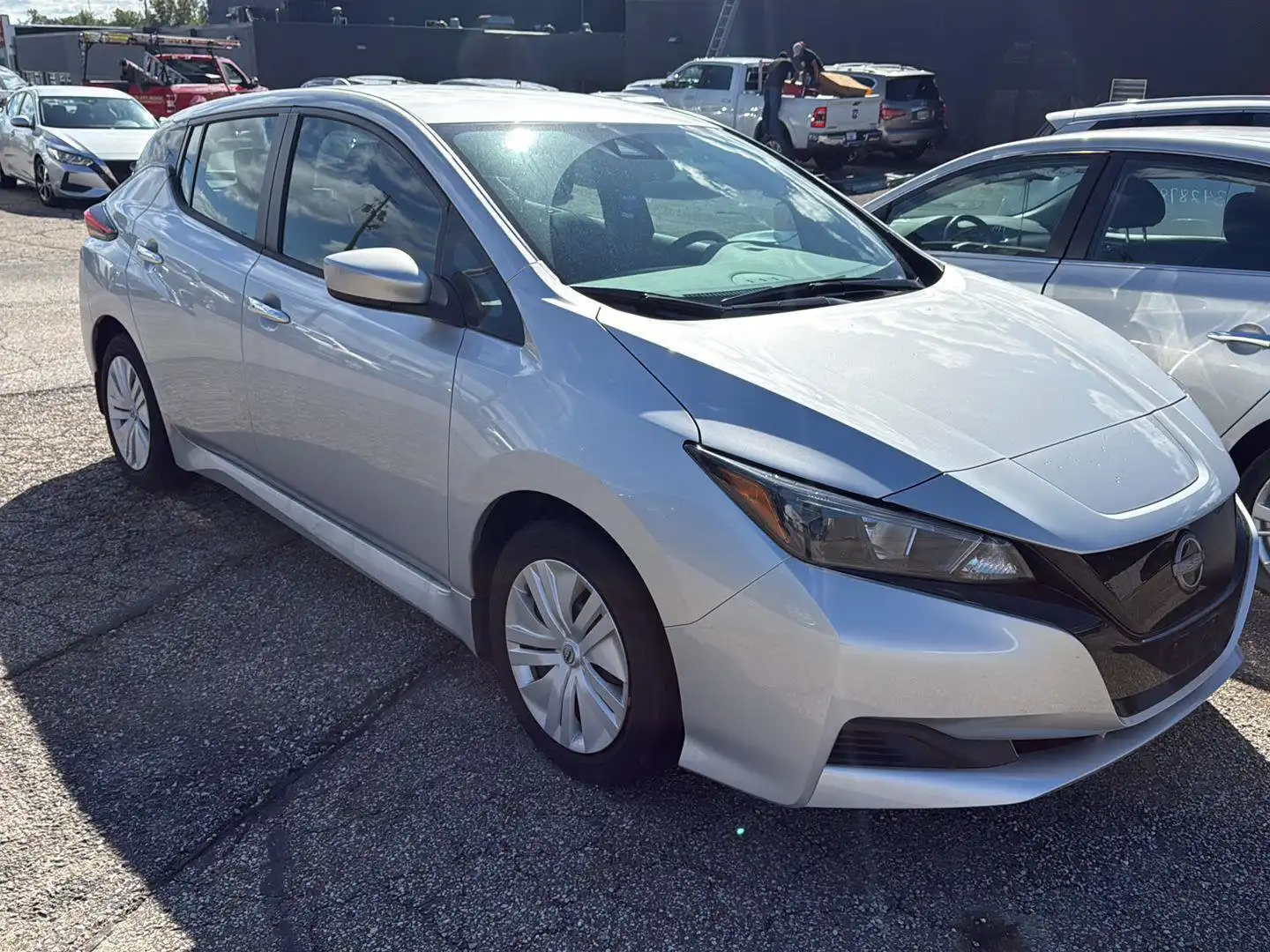 2025 Nissan Leaf S's photo