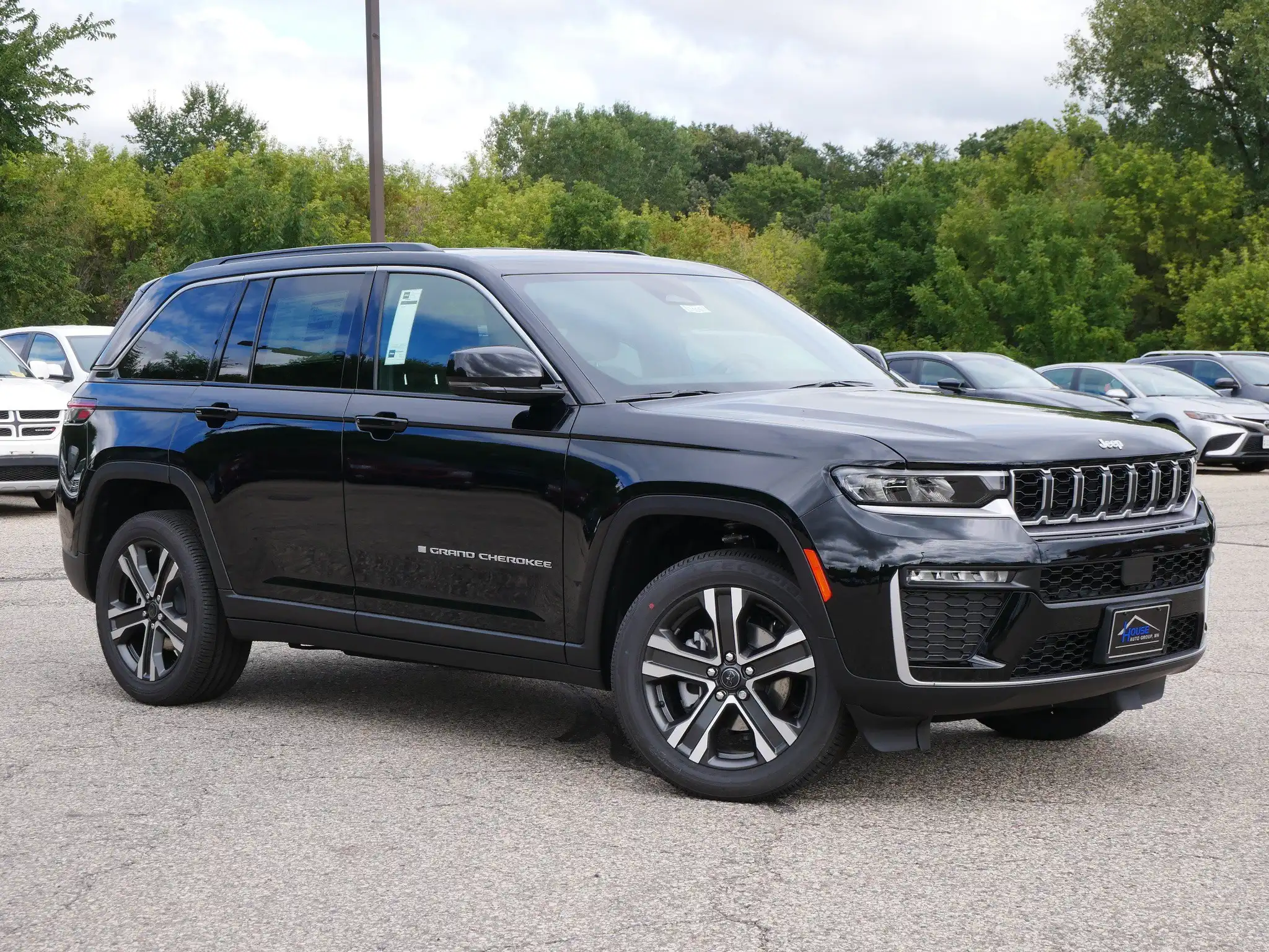 2027 Jeep Grand Cherokee Limited 4WD's photo