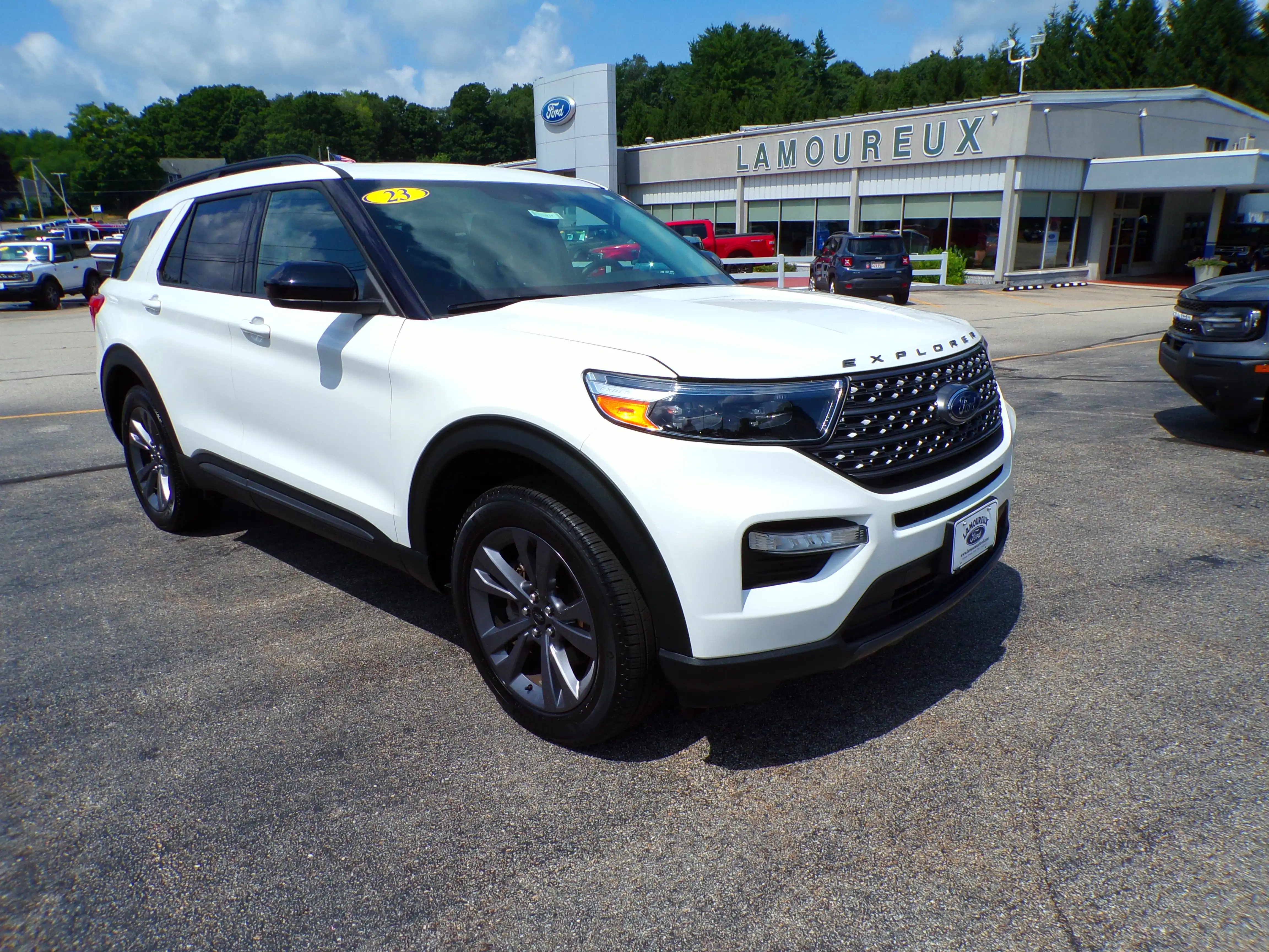 2023 Ford Explorer XLT 4WD's photo