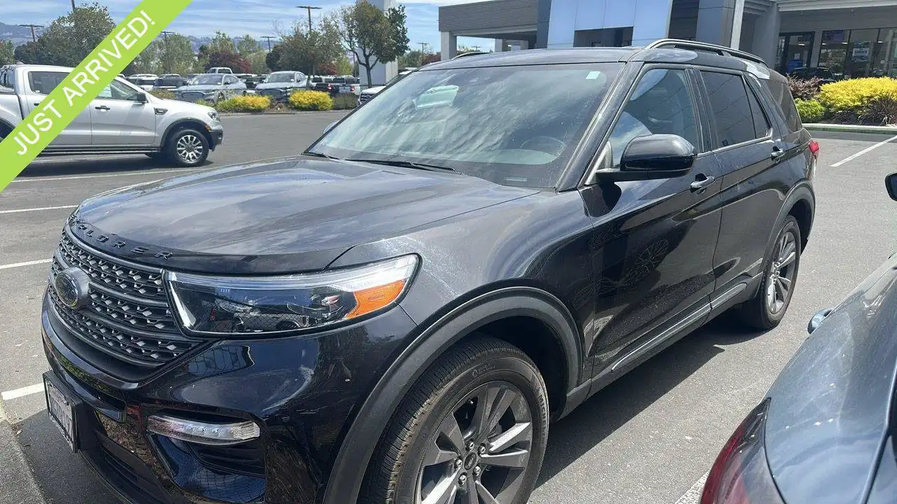 2023 Ford Explorer XLT 4WD's photo
