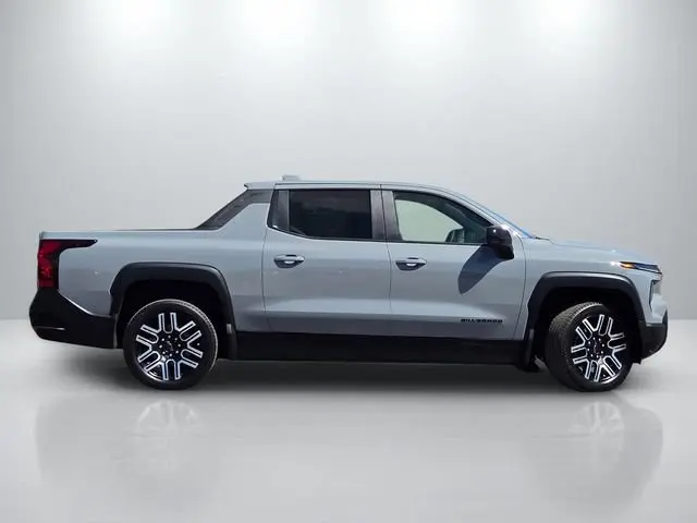 2026 Chevrolet Silverado EV Work Truck Standard Range photo 3