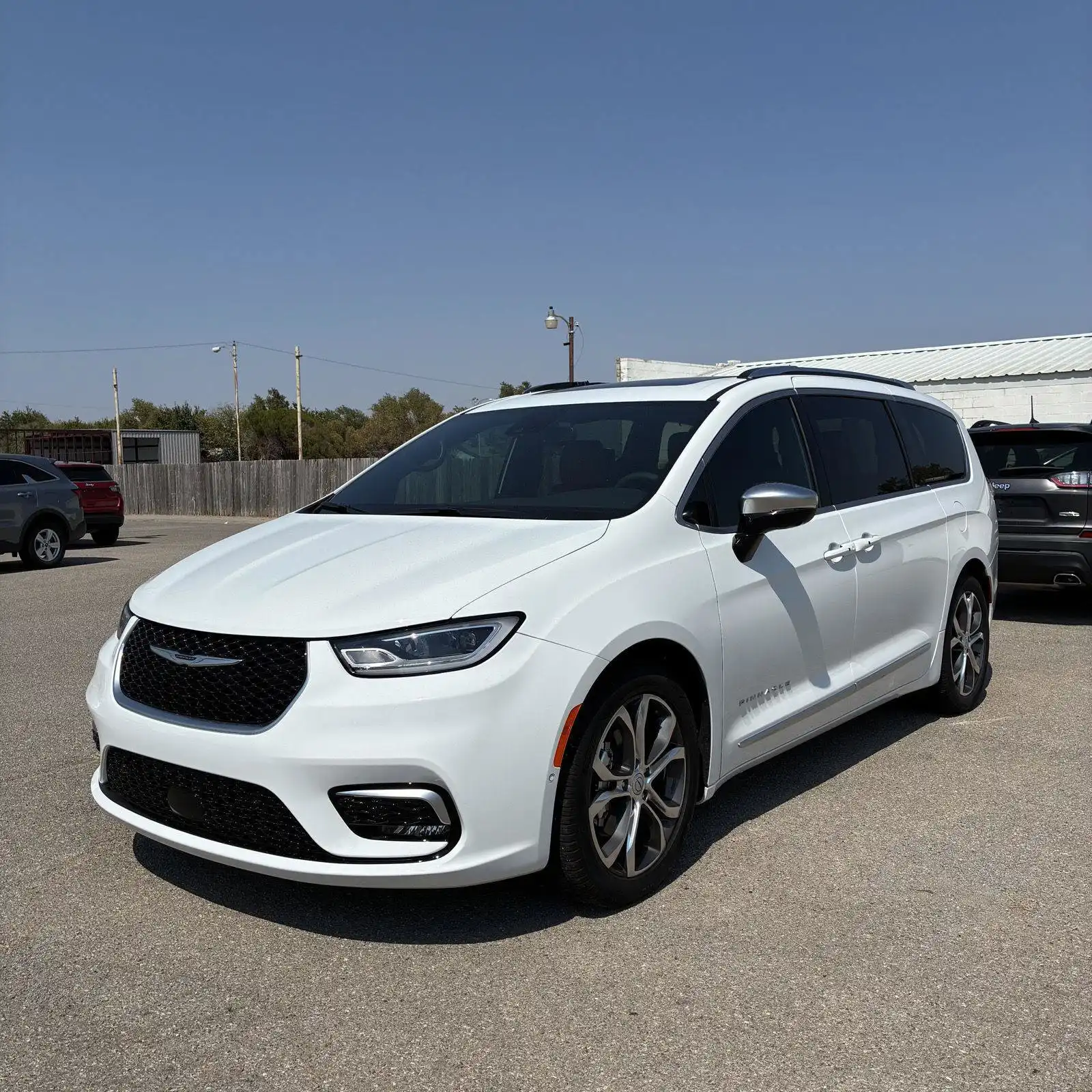 2026 Chrysler Pacifica Pinnacle's photo