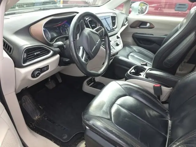 2017 Chrysler Pacifica Touring L photo 5