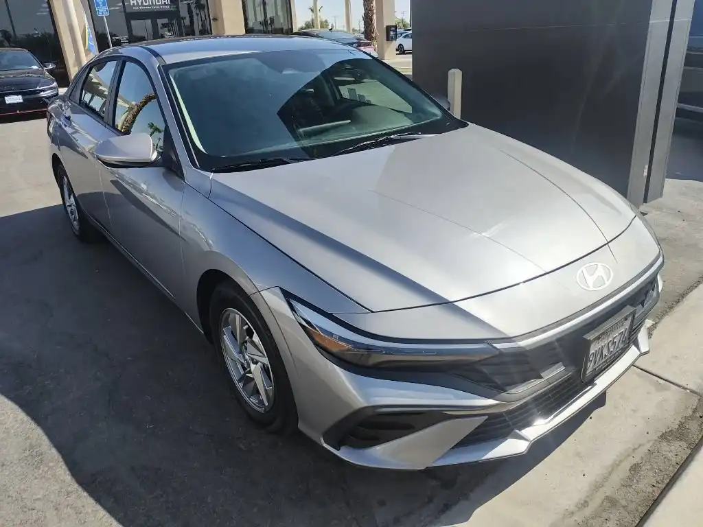 2025 Hyundai Elantra 2.0 SE IVT's photo