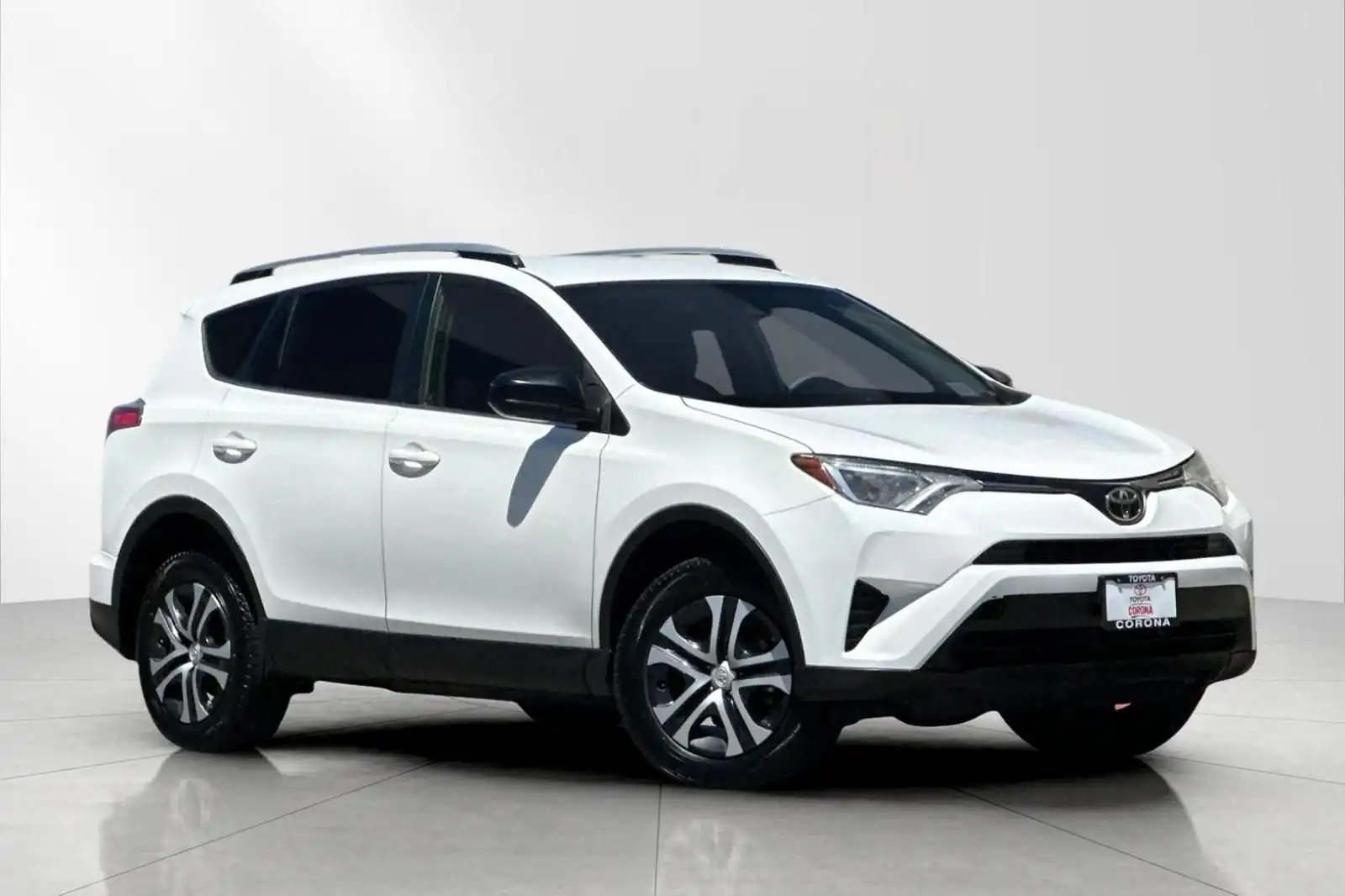 2017 Toyota RAV4 LE's photo