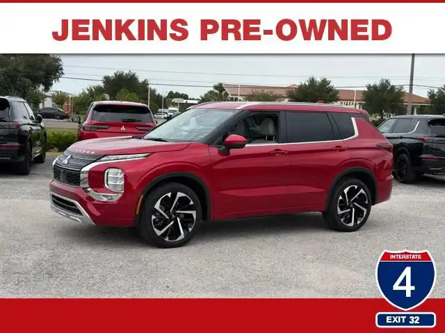 2023 Mitsubishi Outlander SEL 2WD's photo