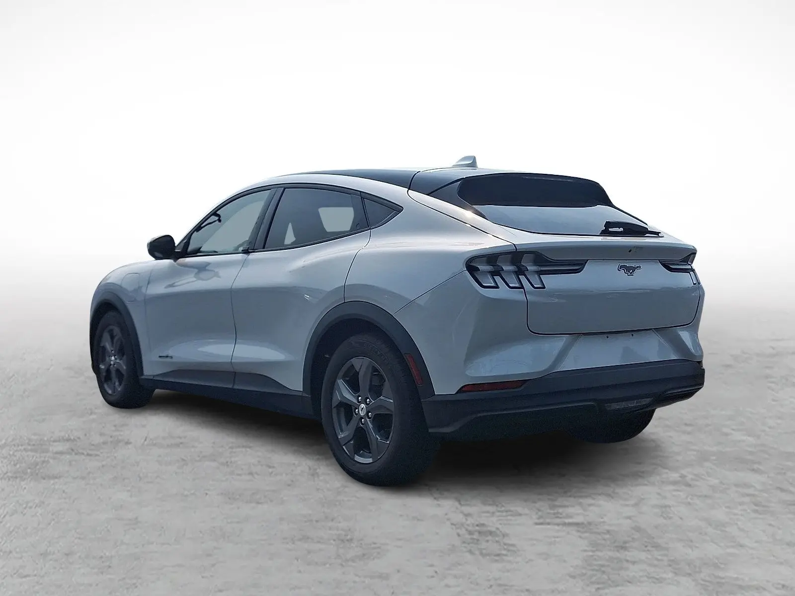 2022 Ford Mustang-Mach-e Select photo 4