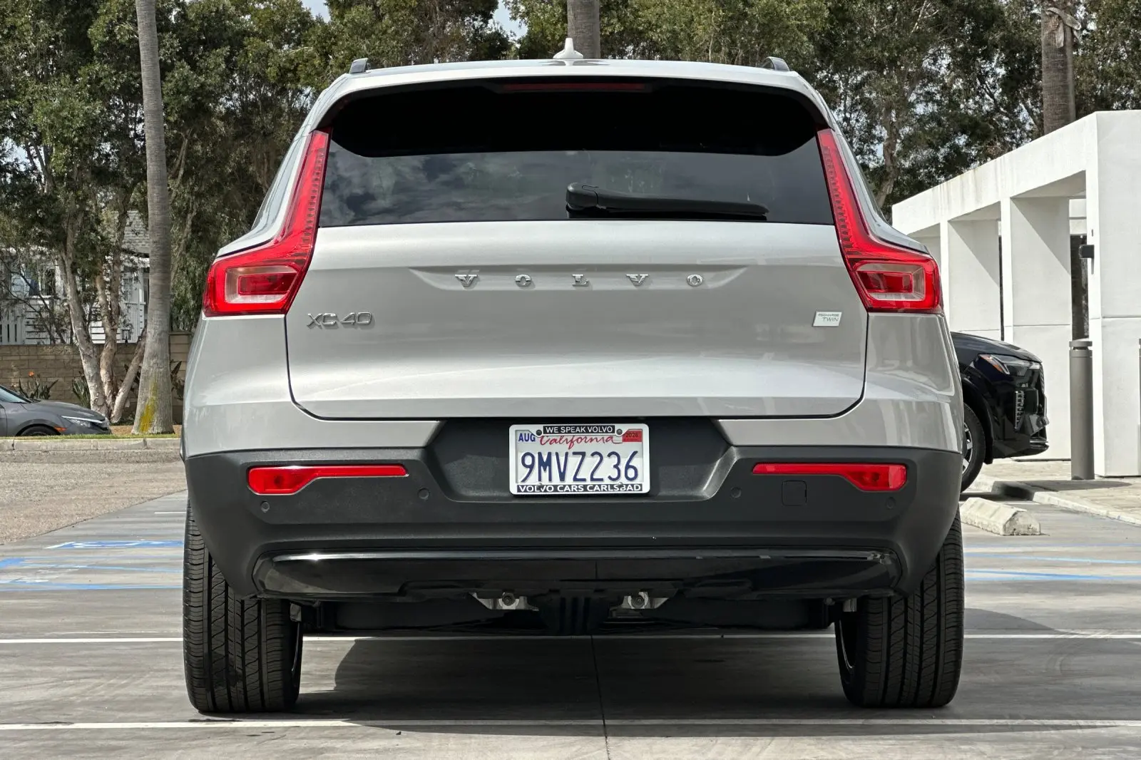 2024 Volvo XC40 P8 Recharge Core AWD photo 5