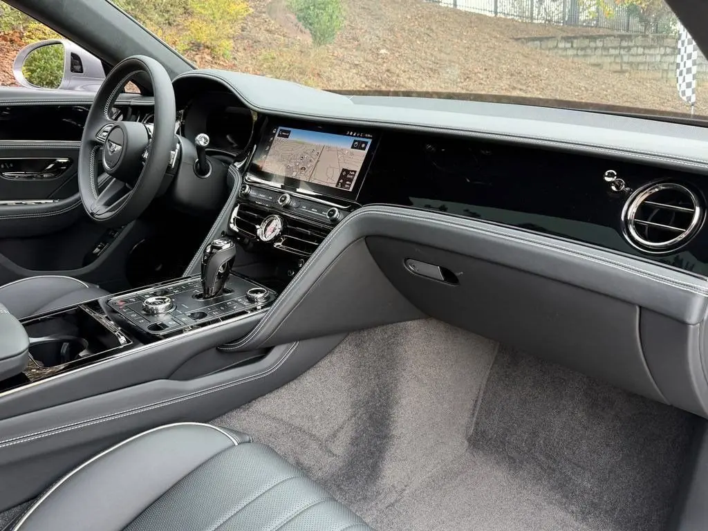 2026 Bentley Flying Spur Base photo 3