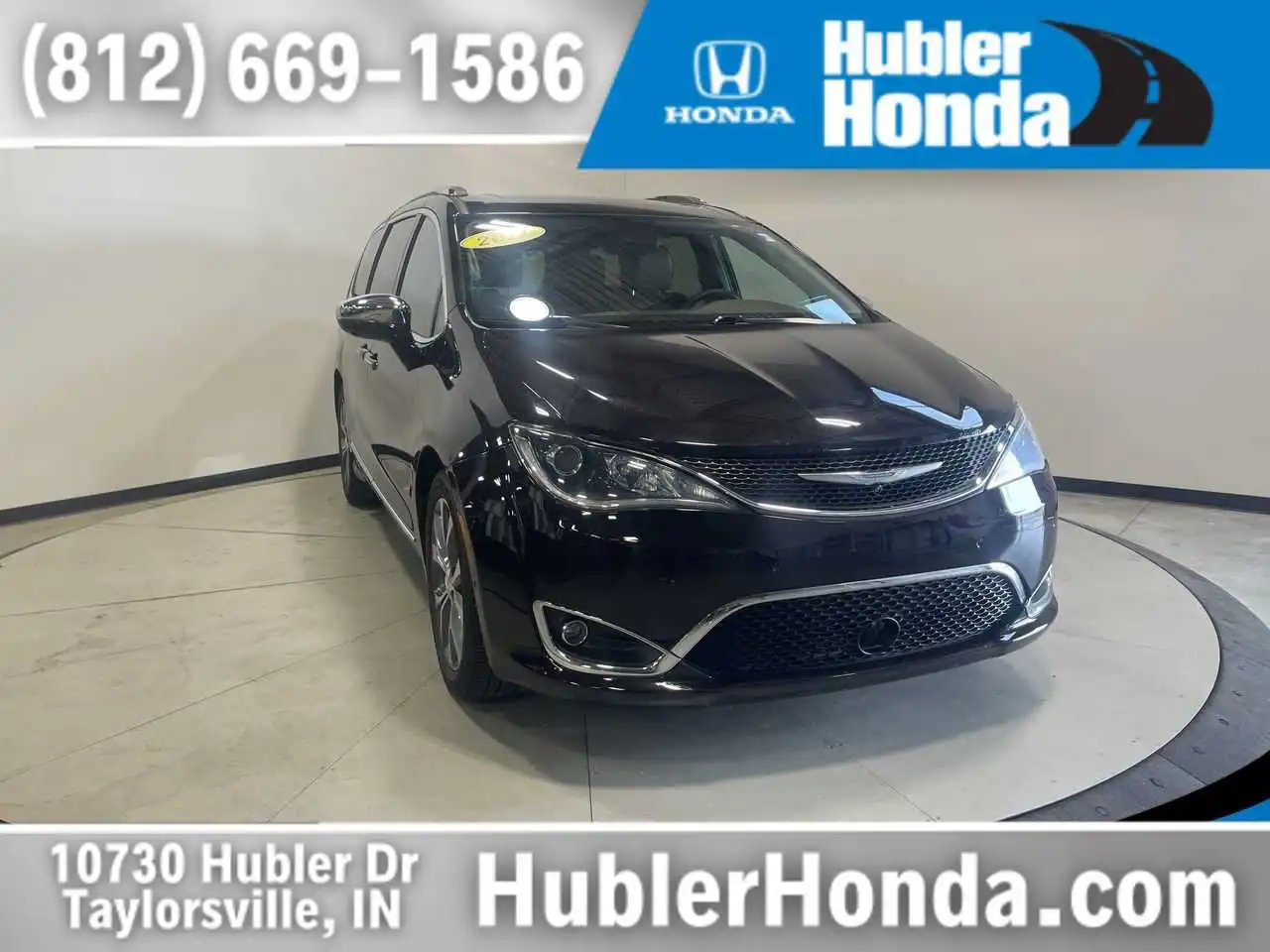 2017 Chrysler Pacifica Limited's photo