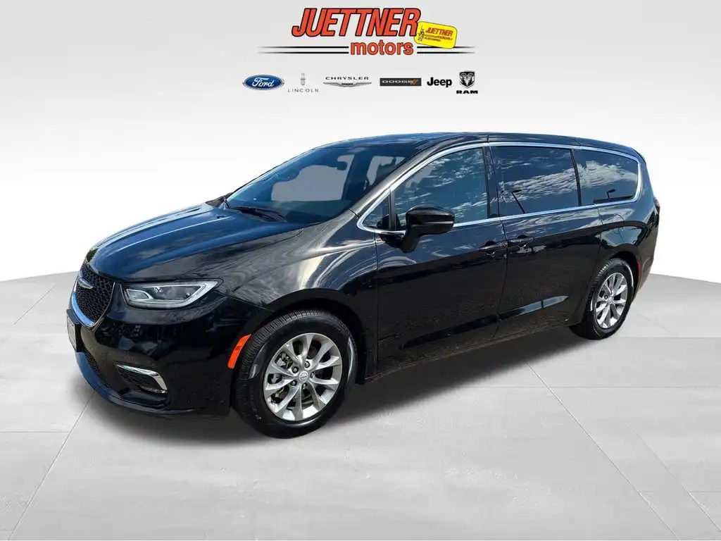 2026 Chrysler Pacifica Limited's photo