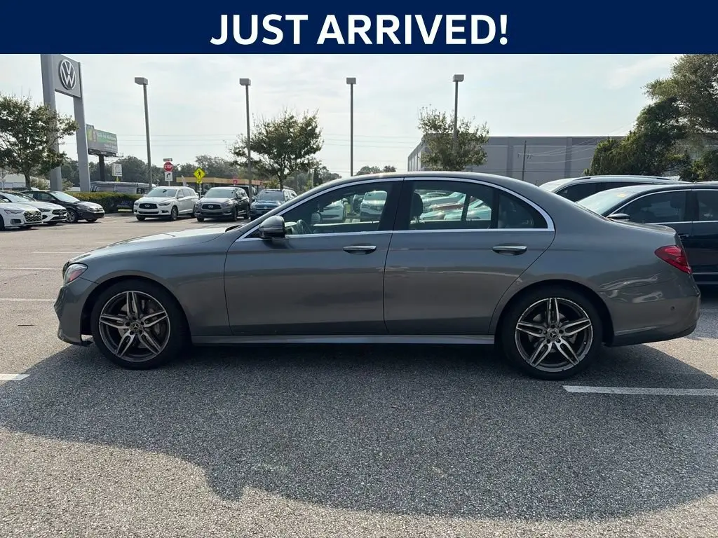 2017 Mercedes-Benz E-Class E300 4MATIC photo 3