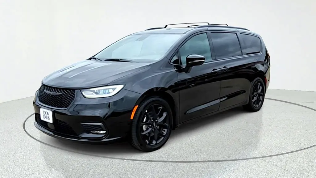 2025 Chrysler Pacifica Limited photo 3