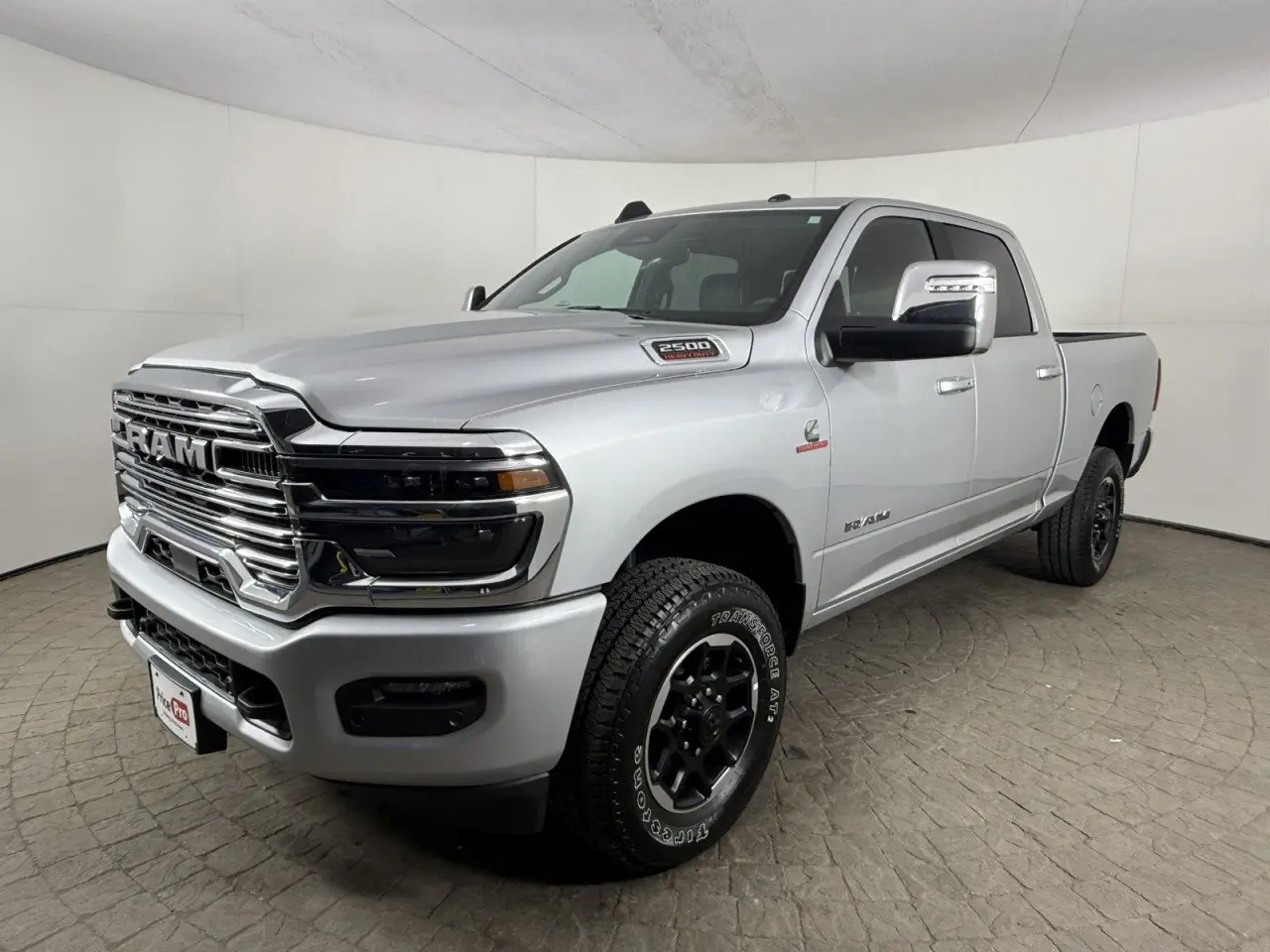 2026 RAM 2500 Laramie 4WD Crew Cab SWB photo 3