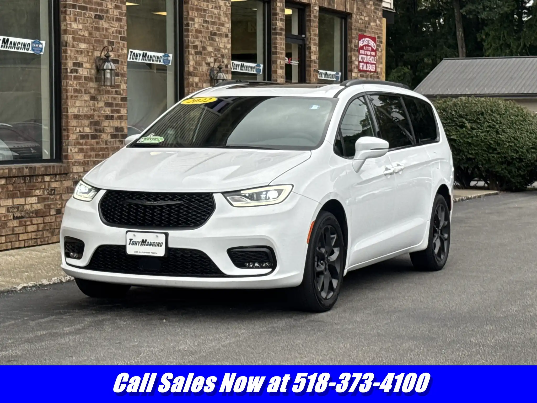 2022 Chrysler Pacifica Touring L's photo
